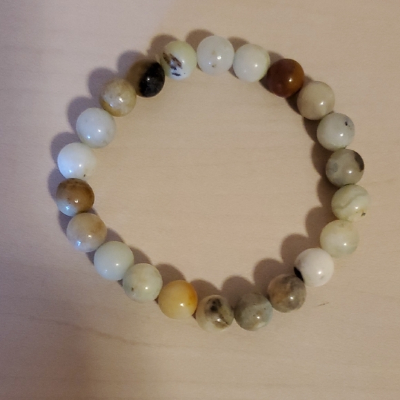 Stretchy Bracelet of Semiprecious Stones in a Variety of Natural Colors - Picture 2 of 4